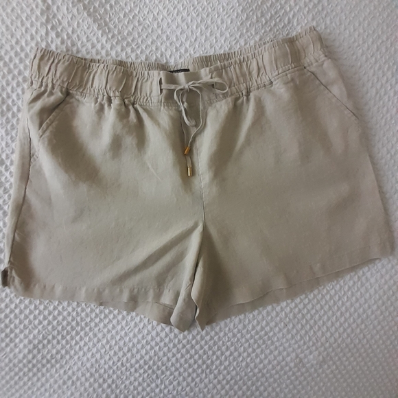 Ellen Tracy Pants - 🌸3/$9 NWOT Ellen Tracy Linen Shorts